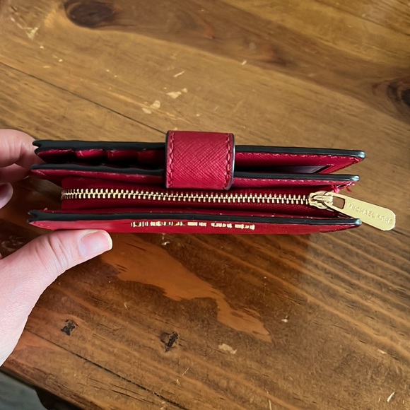 Michael Kors Jet Set Medium Leather Wallet - Picture 2 of 4